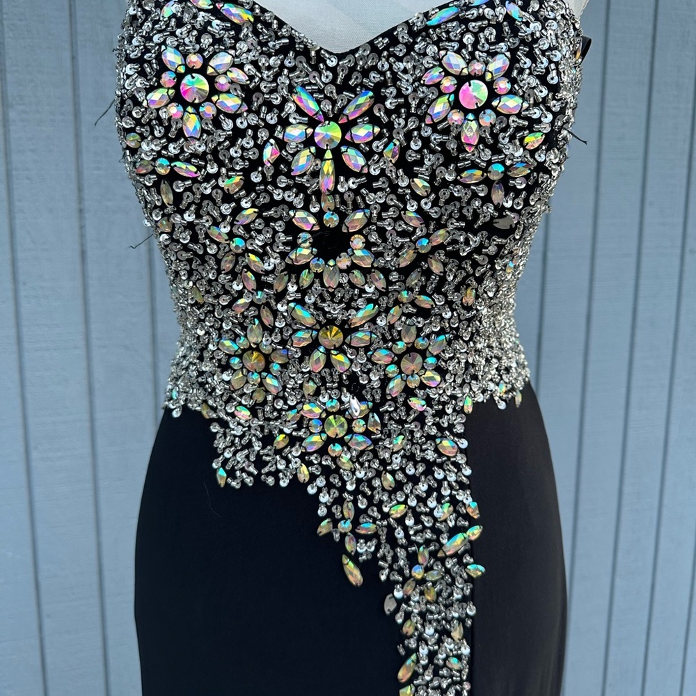 Elegant Black Embellished Evening Gown - Picture 3 of 14